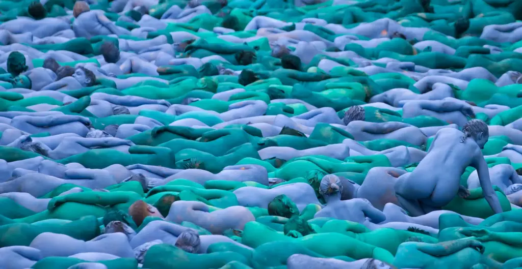 Spencer Tunick takes his collective nudes to the Canary Islands: "There is too much hatred towards open-minded people"