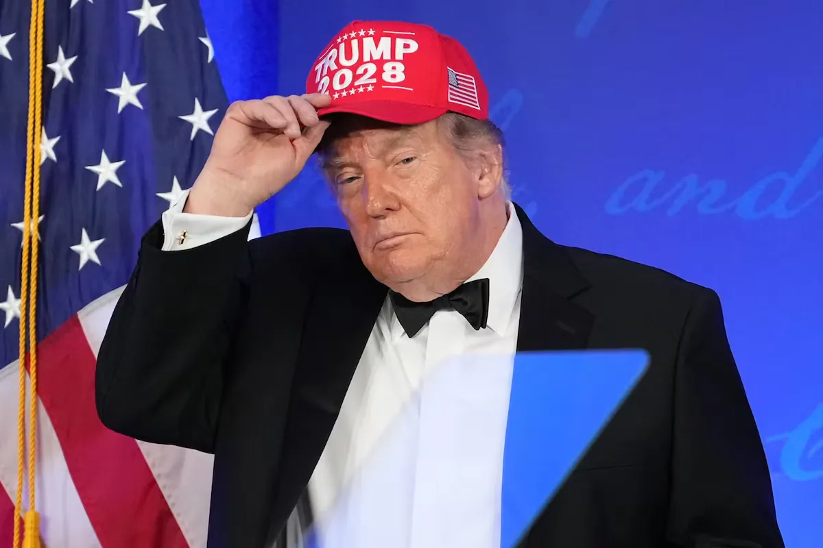 Trump bromea en la repetición de la cena de corresponsales con que será presidente por tercera vez