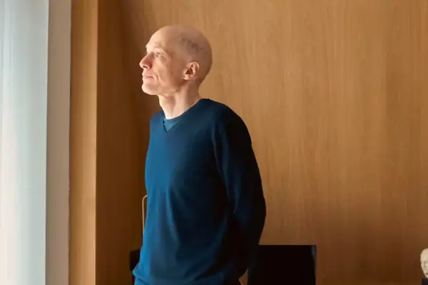 Alain de Botton: “The worst thing about being single is that you can't stop thinking about love. It's like when you have no money: you don't think about anything else”