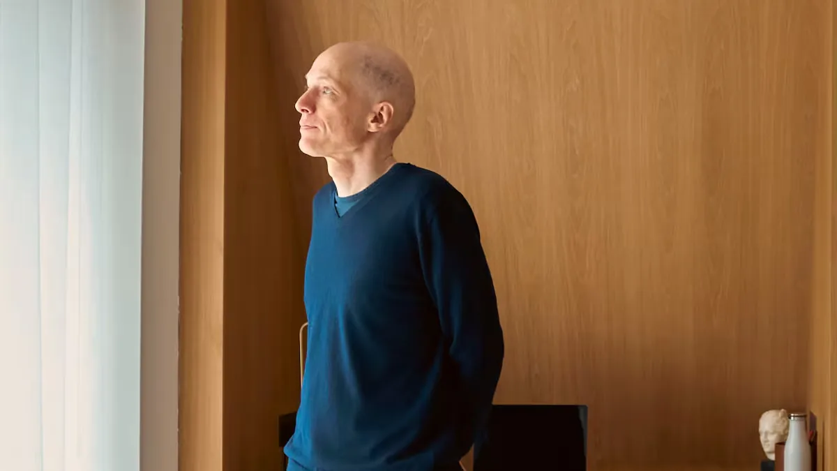 Alain de Botton: “The worst thing about being single is that you can't stop thinking about love. It's like when you have no money: you don't think about anything else”