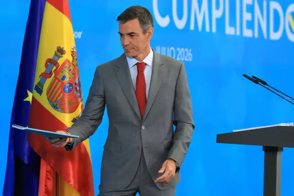 The keys to Sánchez's balance: from the defense of his wife and brother to Puente's tweets and the "impeccable" rescue of Plus Ultra