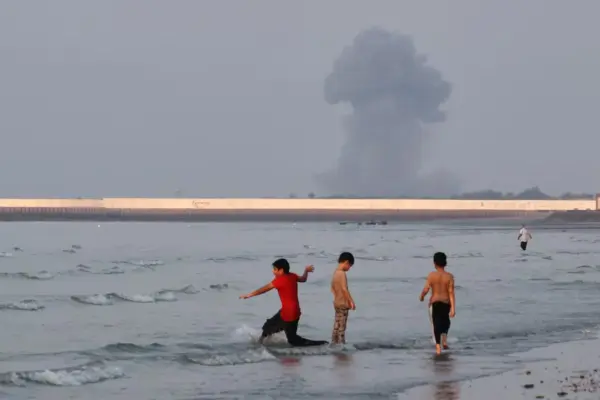 United States and Iran return to open war after a week of clashes in Hormuz
