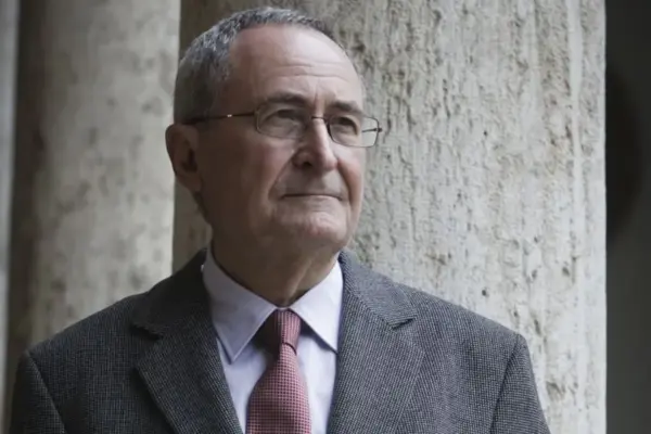 Ramon Lapiedra dies, the astrophysicist and former rector of the University of Valencia committed to his land