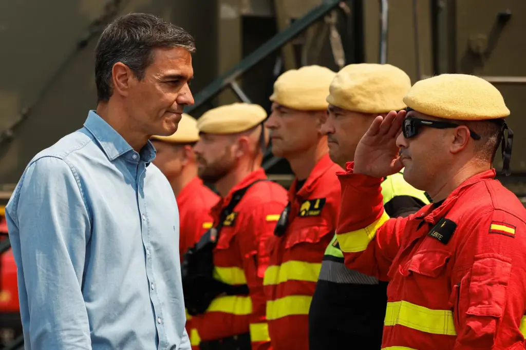 Sánchez warns that the Vall d’Uixó fire faces “difficult and complex” hours