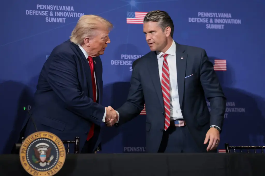Lealtad, telegenia y testosterona: la extravagante carrera de Hegseth al frente del Pentágono