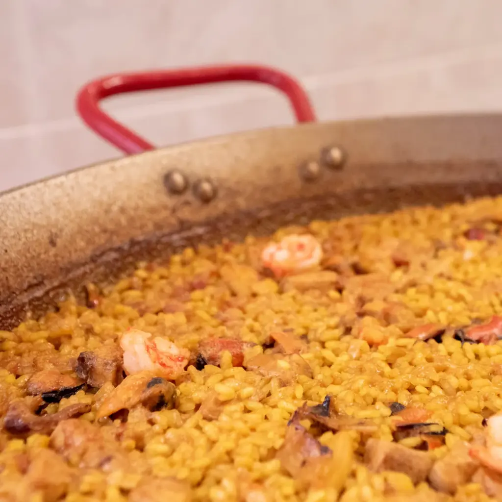 A photo of the beach bar's paella and four other photos you shouldn't post on your social media this summer