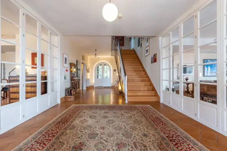 The three houses of the week: fluid lines on an Ibizan cove for 16.7 million euros