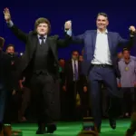 Flávio Bolsonaro se lanza a la carrera presidencial de Brasil con pocas alianzas y en el punto de mira de la justicia