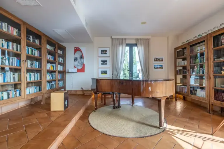 The three houses of the week: fluid lines on an Ibizan cove for 16.7 million euros