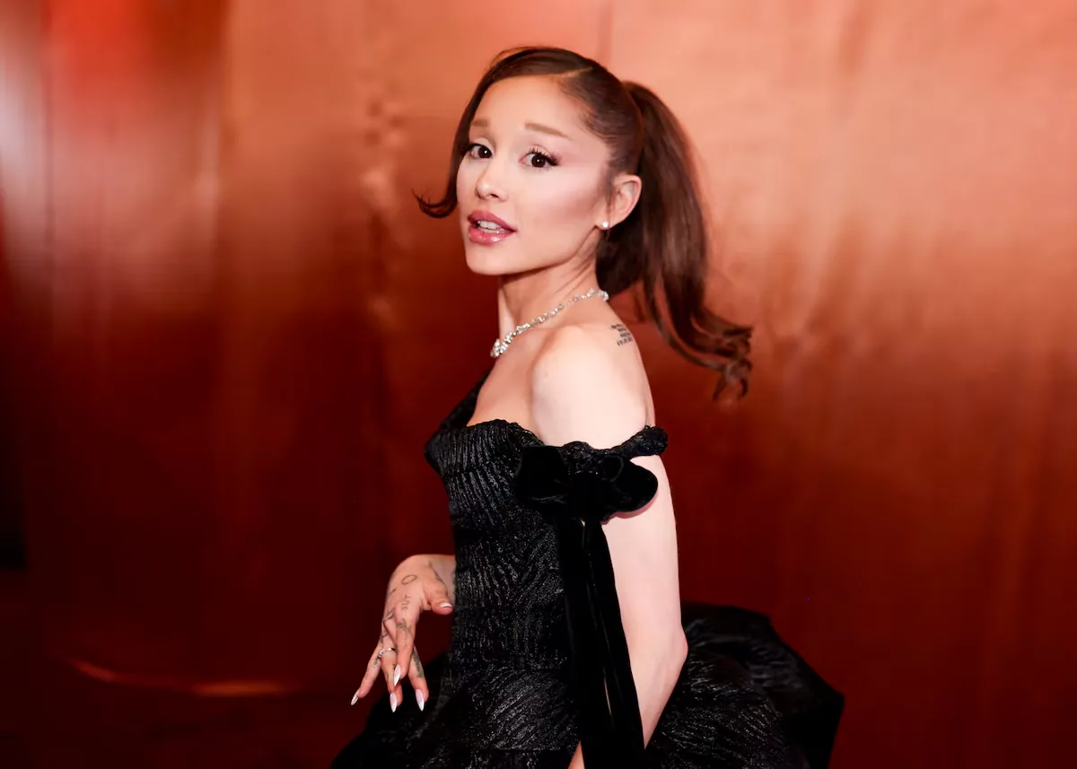 Ariana Grande makes her relationship with Ricky Álvarez official with a post on Instagram