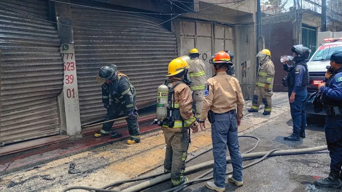 An explosion of a gas tanker in a residential area of Cuernavaca leaves at least 21 injured and several houses on fire