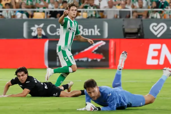 Riquelme's strike and a great Valles boost Betis against Real Sociedad