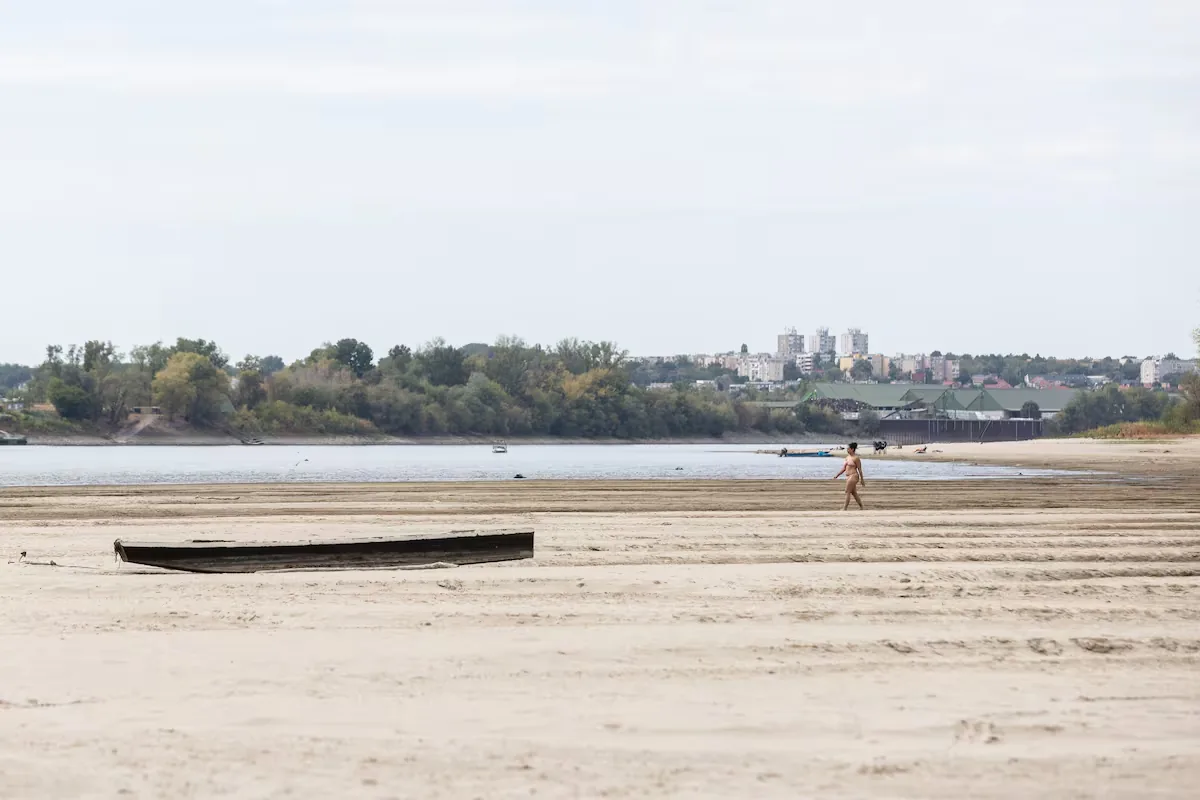 Journey along the bed of a Danube stripped by drought: “Every year the situation is worse”