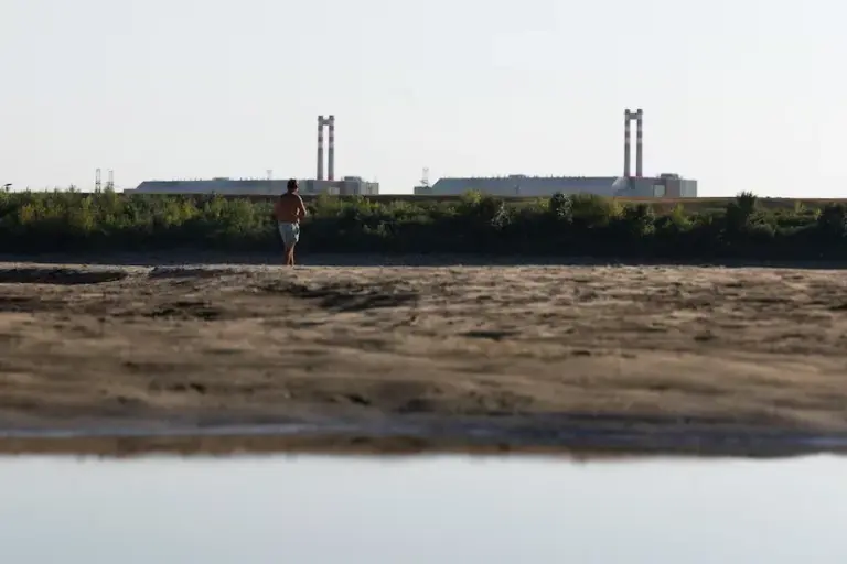 Journey along the bed of a Danube stripped by drought: “Every year the situation is worse”