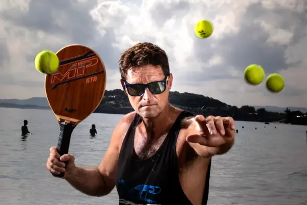 Ángel Ortiz, the grandson of the inventor of beach paddles, wants to revolutionize this sport