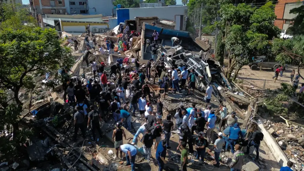 Cali digs through the rubble of the earthquake: "I couldn't leave and abandon my patients"
