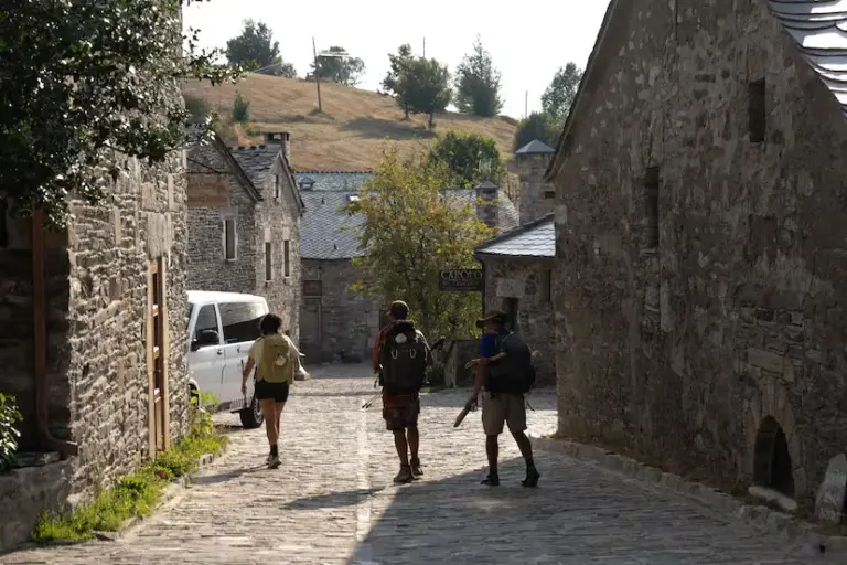 The minute and a half of fame of empty Spain: the total eclipse will hide the Camino de Santiago