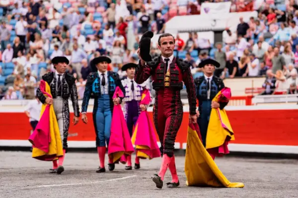 Neither bullfighting nor bravery on an afternoon of unjustified bullfighting exaltation in Bilbao