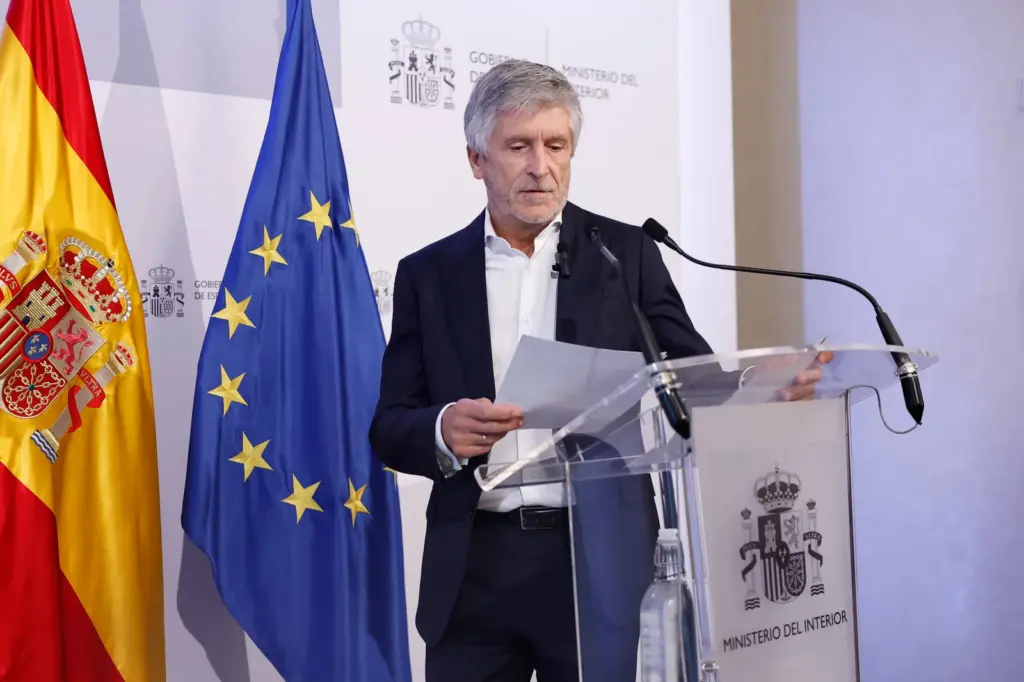 Marlaska insists that the CNI did not warn of a massive arrival of migrants in Ceuta