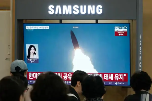 Seoul alerts of the launch of a dozen short-range missiles from North Korea into the Sea of Japan