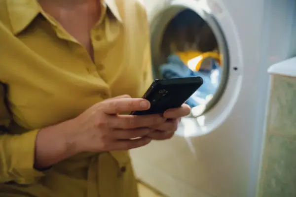 “Actually, I’m doing the laundry”: when ‘sexting’ becomes the new way to fake and please