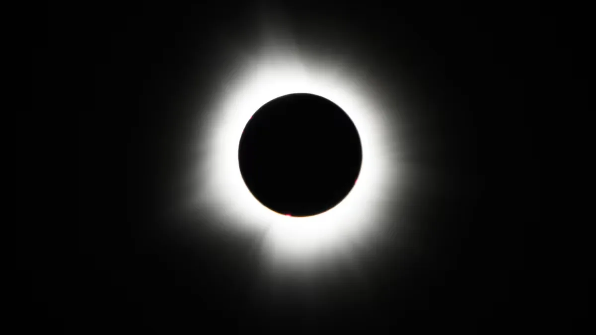 Así se vieron los eclipses solares totales de los últimos siete años