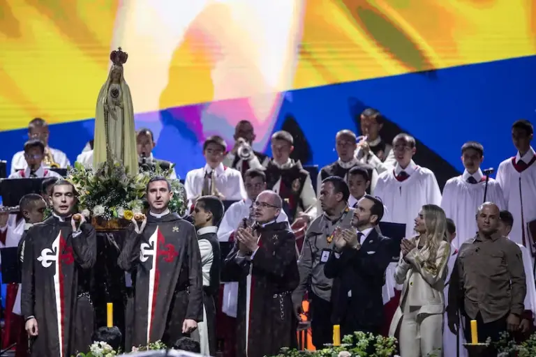 De la Espriella preside un evento religioso por las víctimas del terremoto: “El presidente entregó la nación a Cristo”