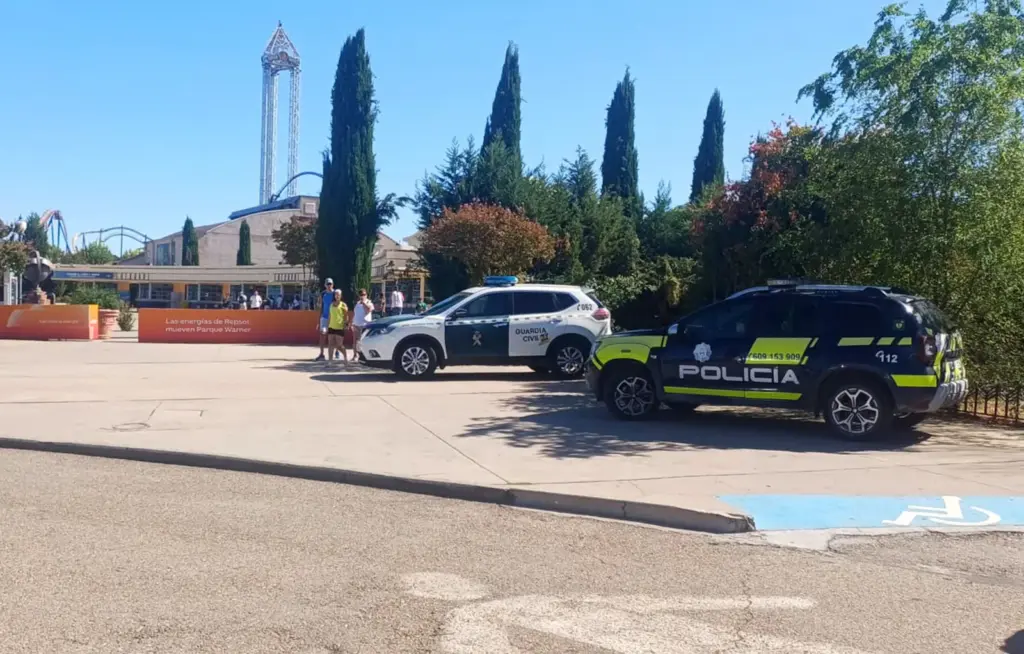A man is "potentially serious" after an accident on the Batman roller coaster at Warner Park in Madrid