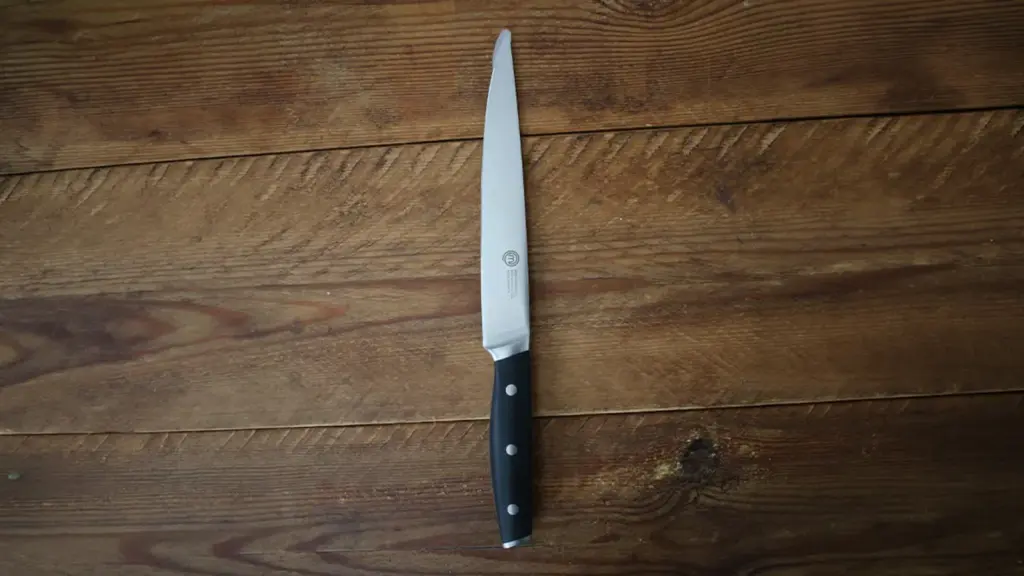 The best feature of the MasterChef carving knife is its non-stick coating to prevent food from sticking.