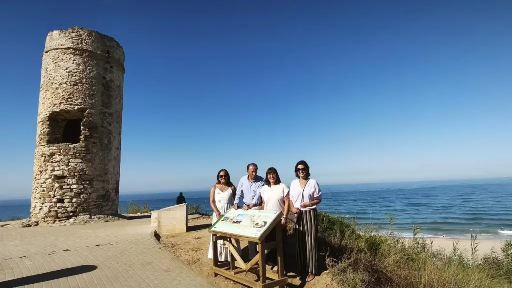 El Pesero: the first beach bar in history emerged from a shipwreck in Cádiz in 1752