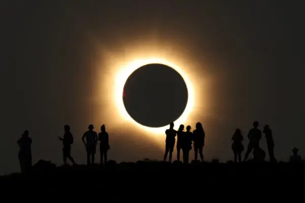 The eclipse conquers the heart of Spain