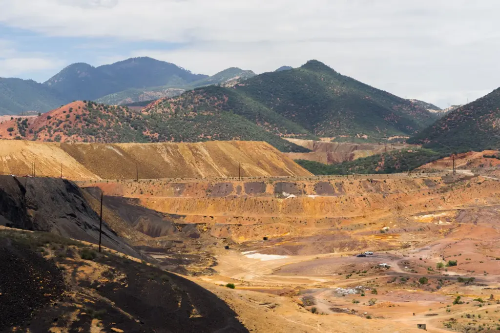 A ghost hospital and 12 years of abandonment: survivors of the toxic spill in the Sonora River demand help and reparation