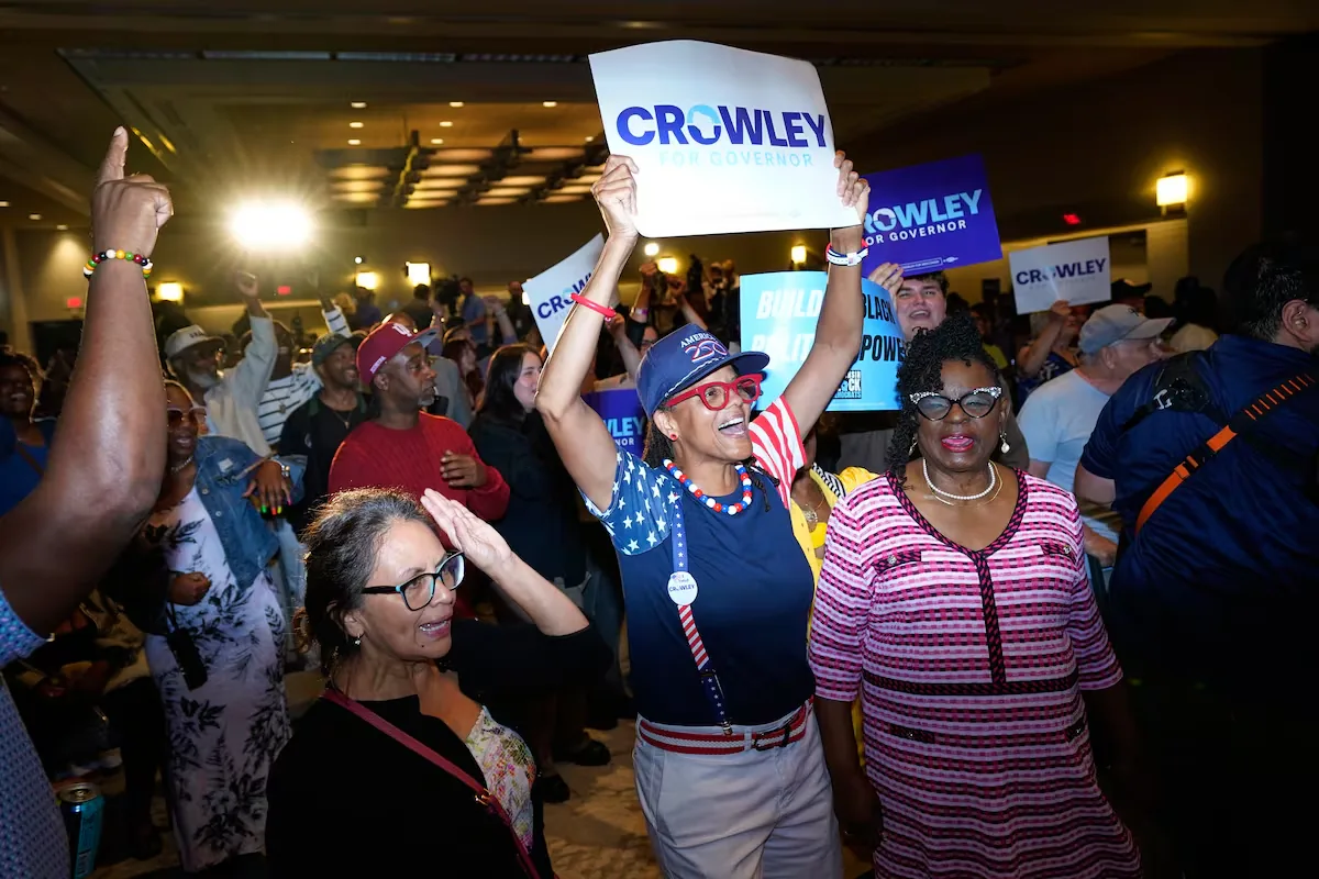 Democratic primaries in Wisconsin show the party's extreme division, with a narrow centrist lead
