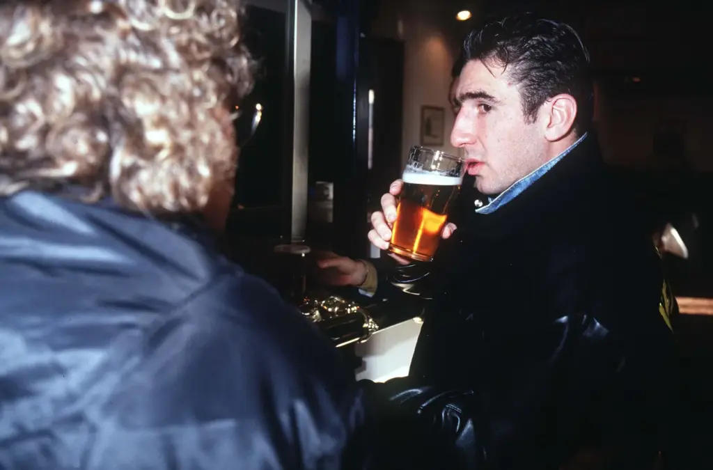 “Le tenía que haber dado más fuerte”: Éric Cantona, el futbolista que convirtió una patada a un racista en un evento social
