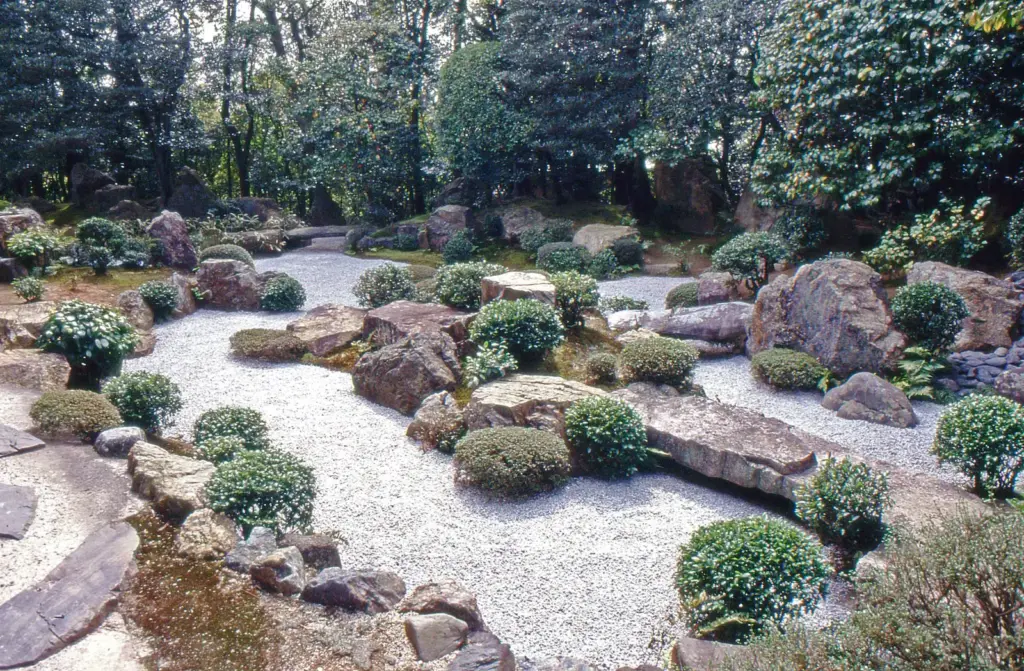 The Japanese garden: a microcosm that summarizes the world