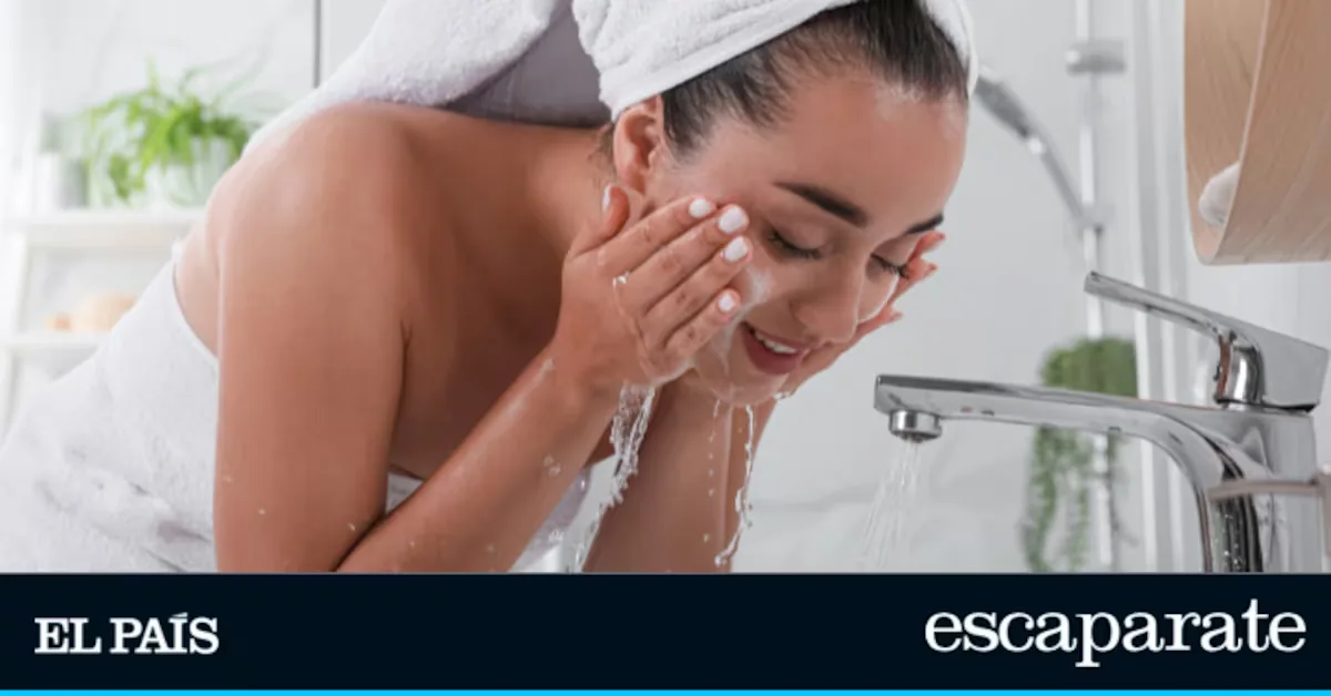 If you feel oily skin but don't want to damage your skin barrier, this is your summer facial cleanser