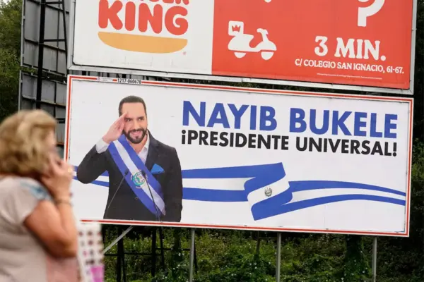 An Asturian businessman praises Bukele, the president of El Salvador, with five billboards on the streets of Oviedo