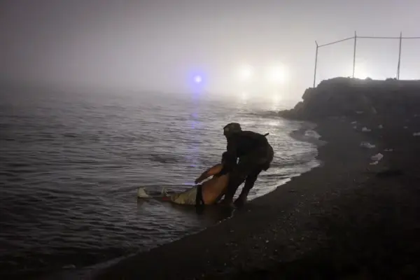 Photographic report | A dawn rescue on El Tarajal beach