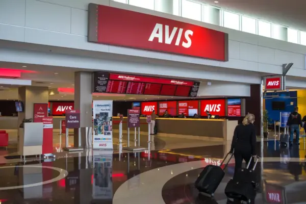 Consumo fines the car rental company Avis one million euros for charging for fine management