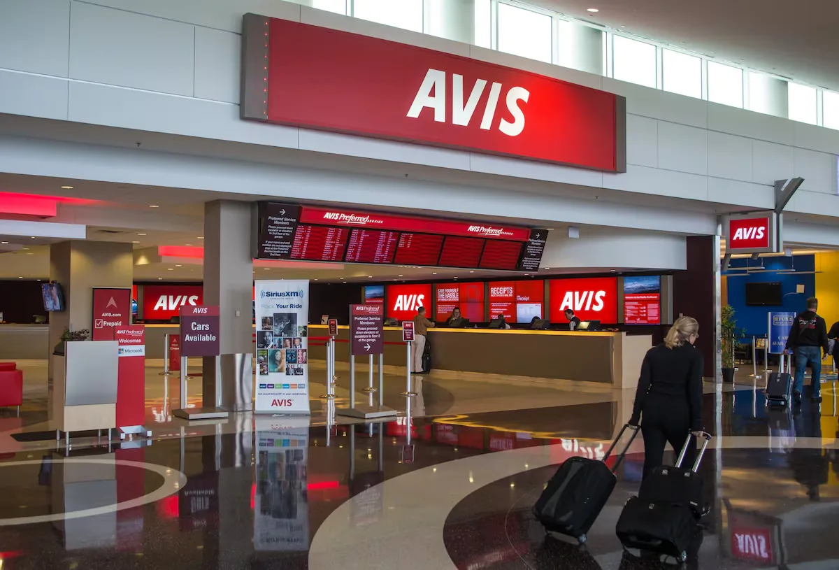 Consumo fines the car rental company Avis one million euros for charging for fine management