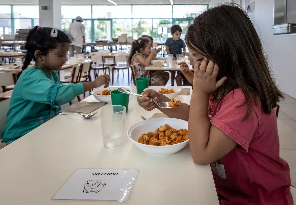 The Vox slogan clashes with reality: the halal menu is not banned in Valencian schools