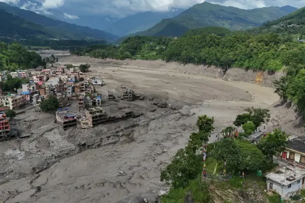 Hundreds missing, including foreigners, due to a severe flood and landslides between Nepal and Tibet