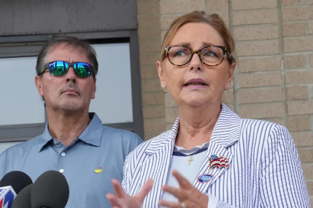 Democratic primaries in Wisconsin show the party's extreme division, with a narrow centrist lead