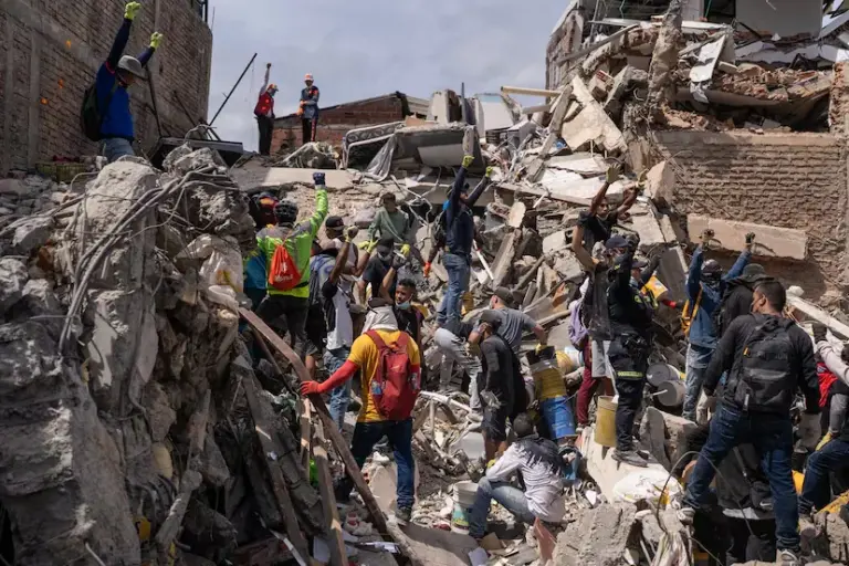 Families and rescuers question decisions of local authorities after the earthquake in Colombia