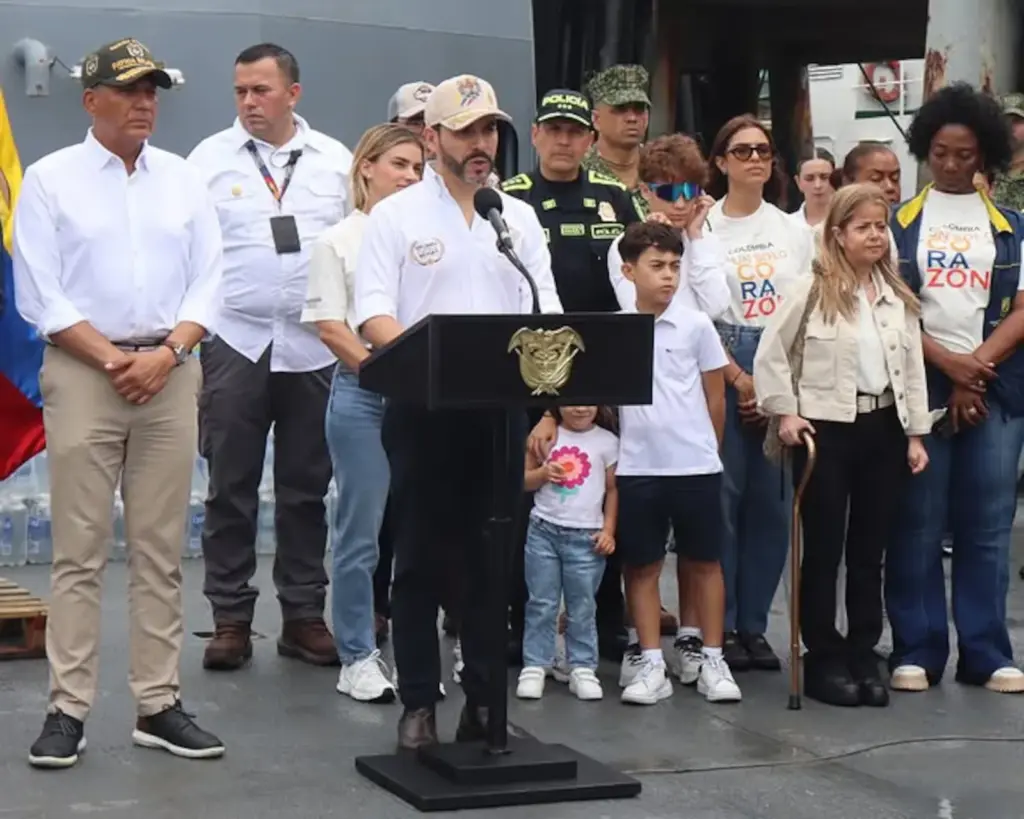 Los tropiezos de De la Espriella en medio de la emergencia: un ministro en la playa, balones con propaganda política y clases virtuales sin acceso a wifi