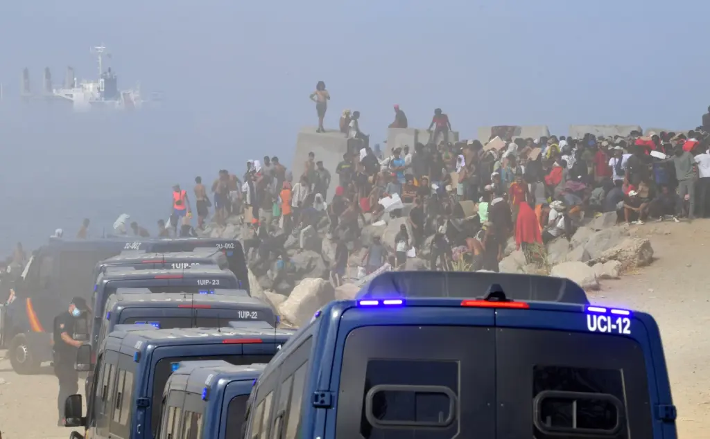 Unprecedented police deployment in Ceuta amid fear of a new massive entry: keys to the border crisis