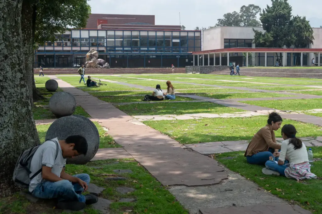 UNAM saves the start of the school year with another entrance exam, but does not clear up doubts about the original
