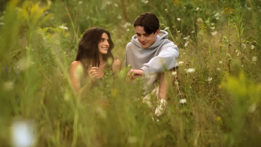Ella Rubin, the 24-year-old actress whom everyone compares to Julia Roberts and who is succeeding with ‘Sterling Point’