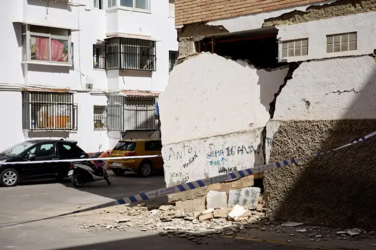 A new 4.8 magnitude earthquake shakes Granada and leaves three people with minor injuries
