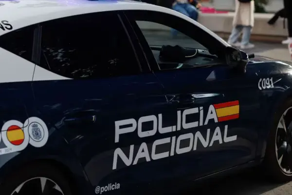 A woman dies after receiving multiple stab wounds in a fight between families in Puente de Vallecas